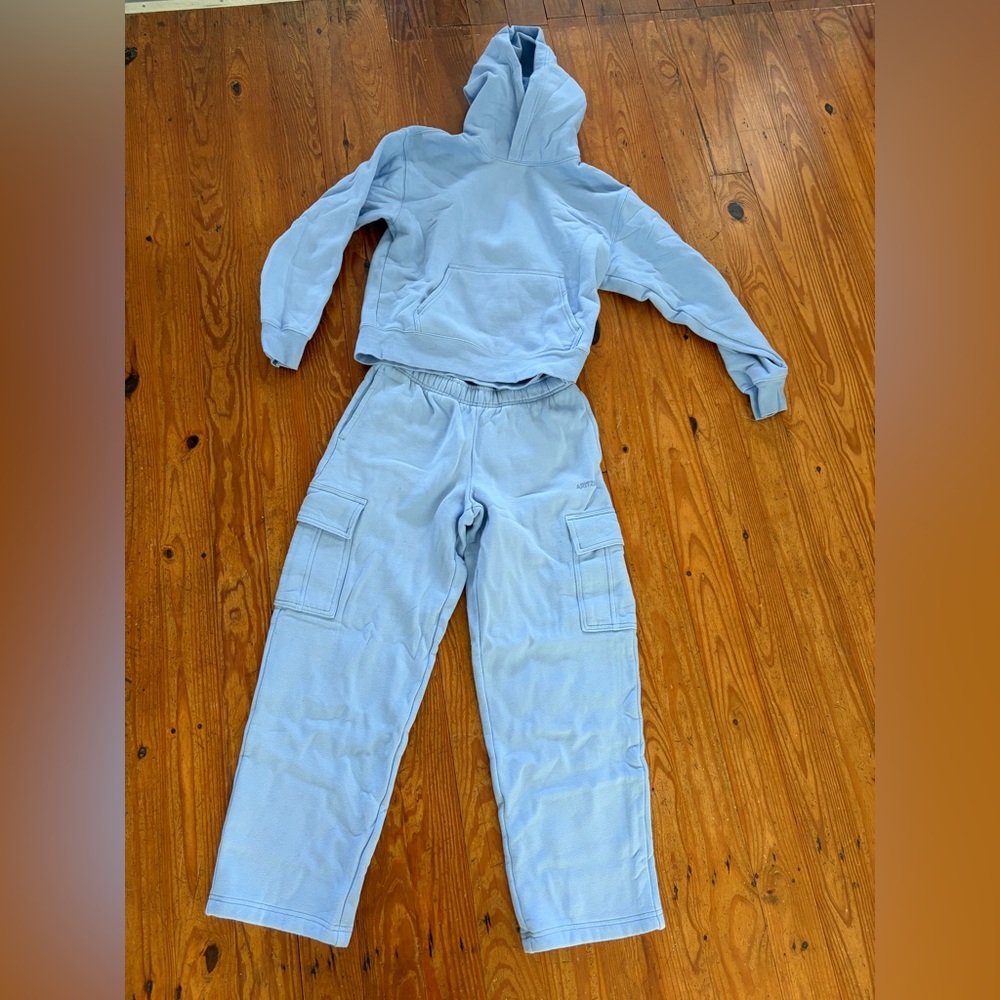 ARITZIA Light Blue Hoodie and Cargo Sweatpants Set fits like an XS inseam 27